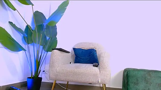 Snapshot of Sara_ow chatting on May 7, 7:19 pm Sara ow online show from May 7, 7:19 pm