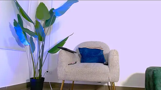Snapshot of Sara_ow chatting on May 21, 7:21 pm Sara ow online show from May 21, 7:21 pm