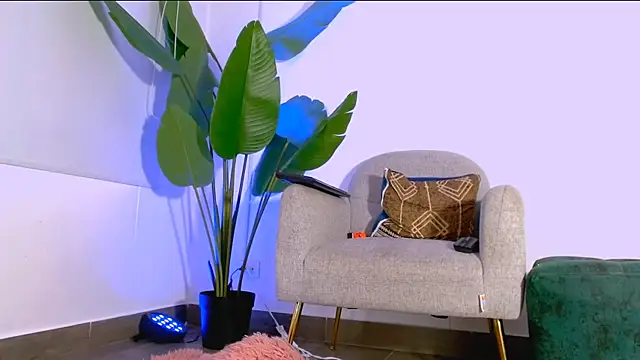 Snapshot of Sara_ow chatting on June 2, 7:16 pm Sara ow online show from June 2, 7:16 pm