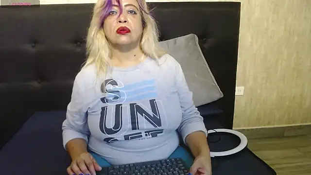 Snapshot of Natasha_699 chatting on November 19, 10:10 pm Natasha 699 online show from November 19, 10:10 pm