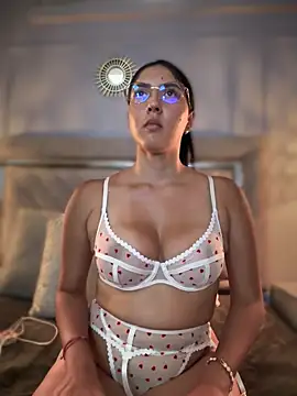 MarianaBenz online show from March 3, 8:32 pm