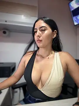 MarianaBenz online show from October 4, 9:46 pm