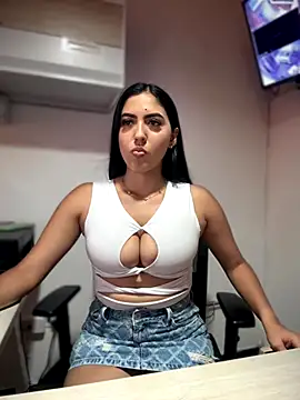 MarianaBenz online show from October 5, 9:02 pm