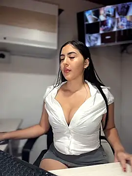 Snapshot of MarianaBenz chatting on June 3, 12:35 am MarianaBenz online show from June 3, 12:35 am