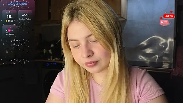 shy blondiee online show from April 30, 9:30 pm