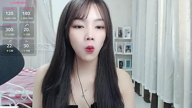 Snapshot of Jenny-Z chatting on February 28, 2:09 am Jenny-Z online show from February 28, 2:09 am