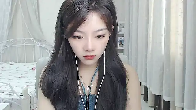 Snapshot of Jenny-Z chatting on June 2, 2:13 am Jenny-Z online show from June 2, 2:13 am