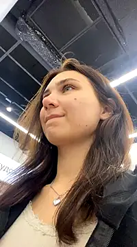 QuitieLia online show from December 1, 4:29 pm