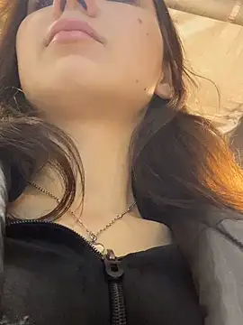 QuitieLia online show from December 20, 8:28 am