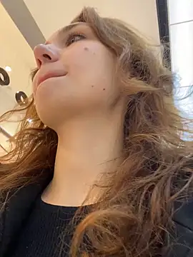 QuitieLia online show from November 7, 9:09 am