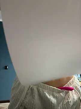 QuitieLia online show from February 4, 7:14 am