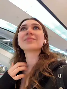 QuitieLia online show from April 13, 7:25 am