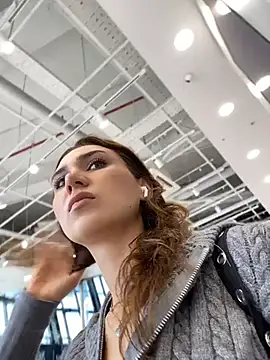 QuitieLia online show from April 17, 1:14 pm