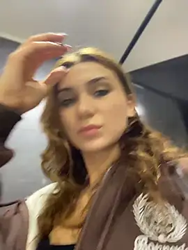 QuitieLia online show from April 21, 1:39 pm