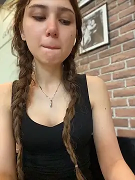 Snapshot of QuitieLia chatting on May 14, 7:48 am QuitieLia online show from May 14, 7:48 am