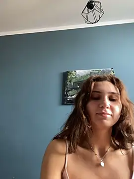 Snapshot of QuitieLia chatting on June 8, 7:09 am QuitieLia online show from June 8, 7:09 am