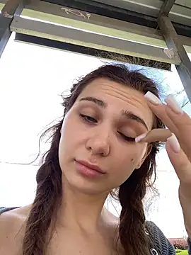 QuitieLia online show from June 26, 8:19 am
