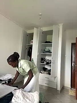 petiteebony 81 online show from March 19, 6:39 am