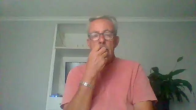 Snapshot of tuggy59 chatting on September 14, 5:28 am tuggy59 online show from September 14, 5:28 am