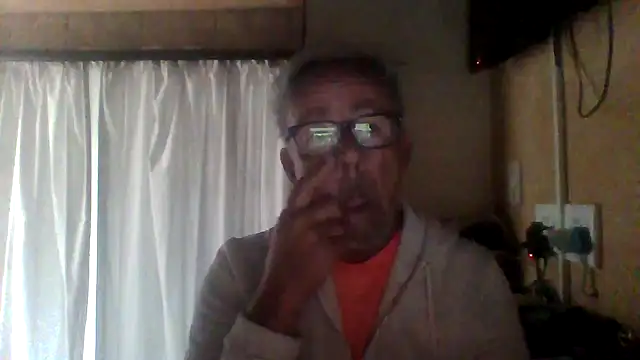 Snapshot of tuggy59 chatting on October 4, 5:16 am tuggy59 online show from October 4, 5:16 am