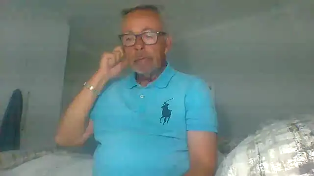 Snapshot of tuggy59 chatting on October 7, 5:04 am tuggy59 online show from October 7, 5:04 am