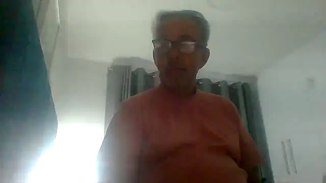 Snapshot of tuggy59 chatting on October 18, 4:04 am tuggy59 online show from October 18, 4:04 am