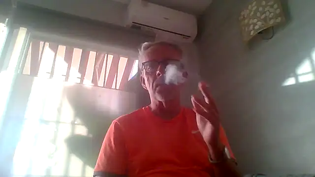 Snapshot of tuggy59 chatting on October 30, 7:32 am tuggy59 online show from October 30, 7:32 am