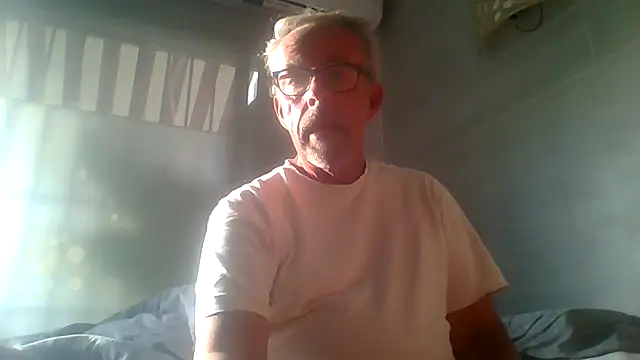 Snapshot of tuggy59 chatting on November 2, 7:44 am tuggy59 online show from November 2, 7:44 am