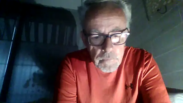 Snapshot of tuggy59 chatting on November 24, 6:46 am tuggy59 online show from November 24, 6:46 am