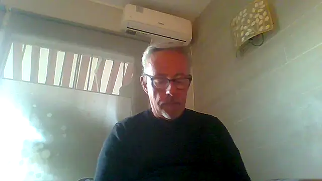 Snapshot of tuggy59 chatting on November 27, 7:21 am tuggy59 online show from November 27, 7:21 am