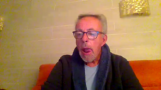 Snapshot of tuggy59 chatting on November 29, 5:54 am tuggy59 online show from November 29, 5:54 am