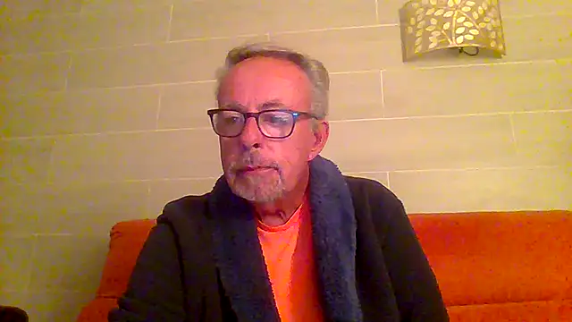 Snapshot of tuggy59 chatting on December 2, 5:13 am tuggy59 online show from December 2, 5:13 am