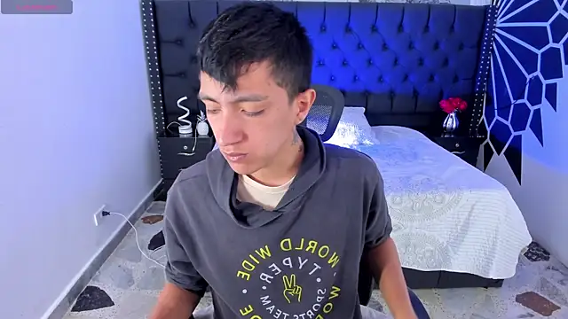 DereckCooperr online show from April 27, 8:07 pm