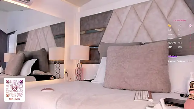 Gabbyy  online show from February 12, 6:19 pm