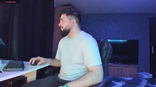 Snapshot of Eduu2322 chatting on January 25, 9:35 pm Eduu2322 online show from January 25, 9:35 pm