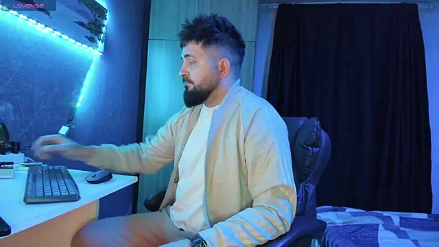 Snapshot of Eduu2322 chatting on February 11, 11:01 pm Eduu2322 online show from February 11, 11:01 pm