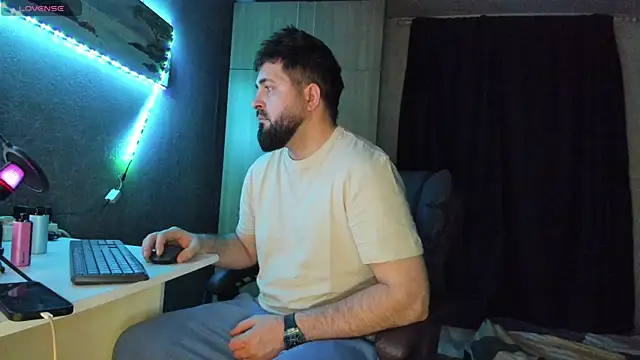 Snapshot of Eduu2322 chatting on March 3, 10:42 pm Eduu2322 online show from March 3, 10:42 pm