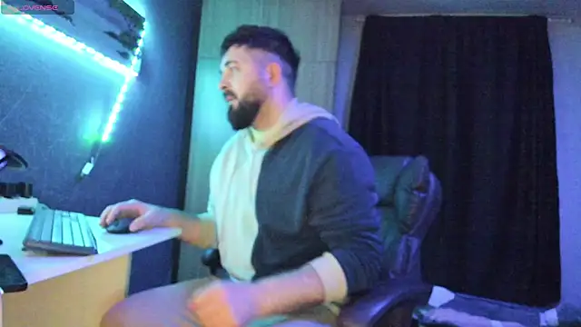 Snapshot of Eduu2322 chatting on March 13, 9:48 pm Eduu2322 online show from March 13, 9:48 pm