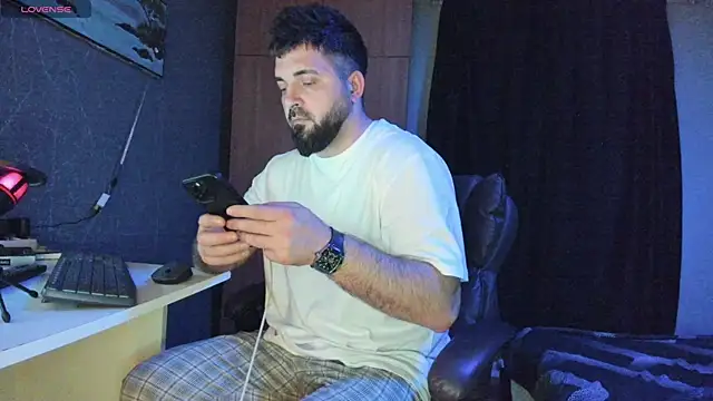 Snapshot of Eduu2322 chatting on March 18, 10:37 pm Eduu2322 online show from March 18, 10:37 pm