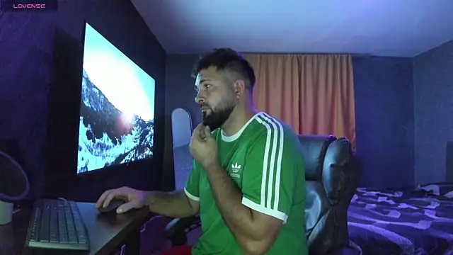 Snapshot of Eduu2322 chatting on September 22, 8:44 pm Eduu2322 online show from September 22, 8:44 pm