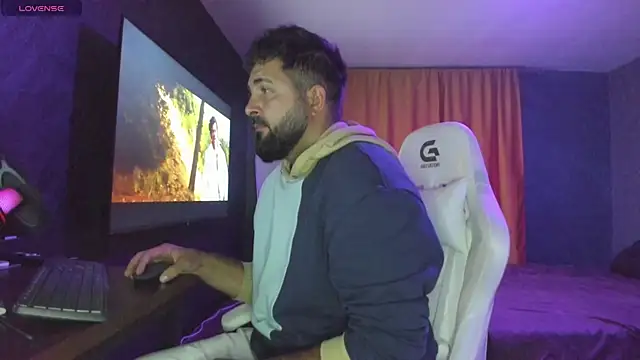 Snapshot of Eduu2322 chatting on October 3, 9:23 pm Eduu2322 online show from October 3, 9:23 pm