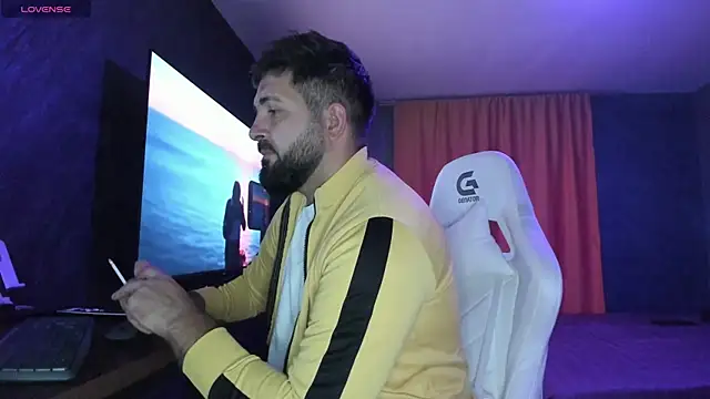 Snapshot of Eduu2322 chatting on October 6, 8:17 pm Eduu2322 online show from October 6, 8:17 pm