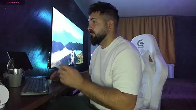 Snapshot of Eduu2322 chatting on October 20, 9:04 pm Eduu2322 online show from October 20, 9:04 pm