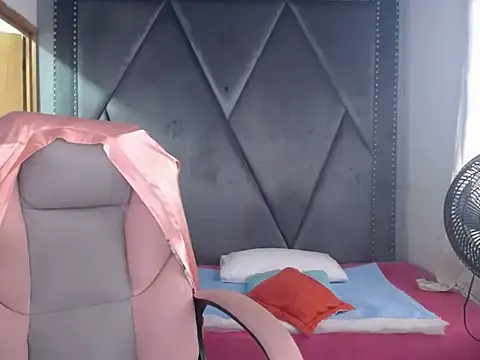 MeganMilF2 online show from March 21, 12:21 pm