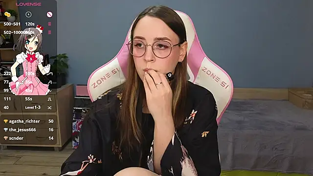 Snapshot of Sweet_frosti chatting on December 6, 6:04 am Sweet frosti online show from December 6, 6:04 am
