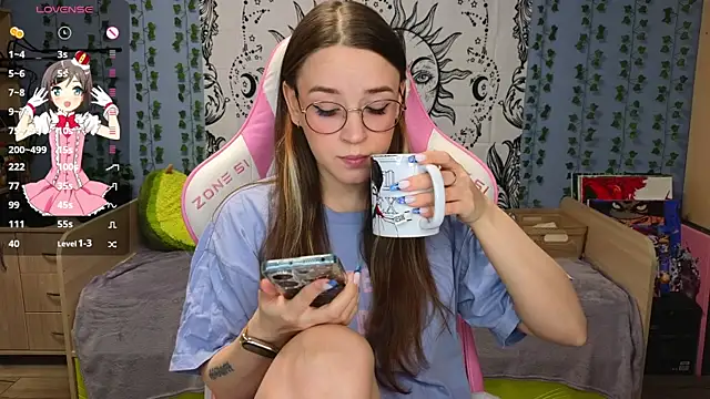 Snapshot of Sweet_frosti chatting on January 12, 3:07 am Sweet frosti online show from January 12, 3:07 am