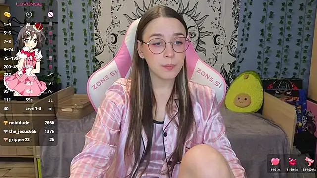 Snapshot of Sweet_frosti chatting on January 18, 6:13 am Sweet frosti online show from January 18, 6:13 am