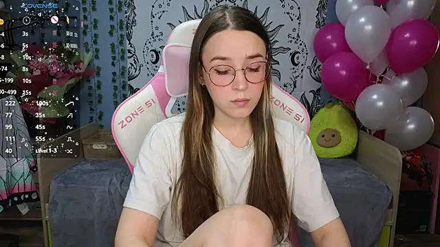 Snapshot of Sweet_frosti chatting on January 21, 2:43 am Sweet frosti online show from January 21, 2:43 am
