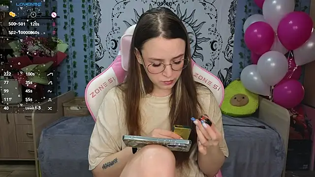Snapshot of Sweet_frosti chatting on January 24, 2:49 am Sweet frosti online show from January 24, 2:49 am