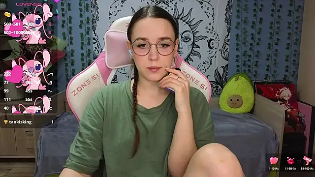Snapshot of Sweet_frosti chatting on February 10, 3:03 am Sweet frosti online show from February 10, 3:03 am